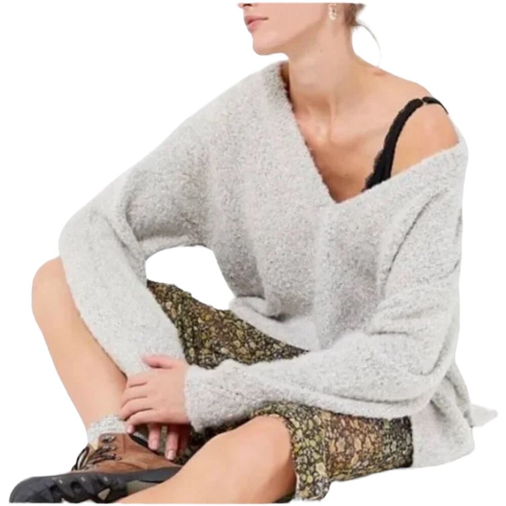 Urban Outfitters Women's Rosie Cozy V-Neck Pullover‎ Oversized Sweater - Small - Picture 2 of 10